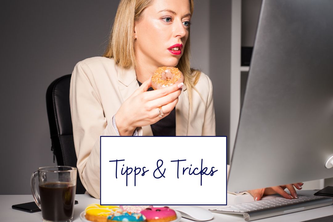 essen bei stress- frau isst Donut nebenbei am computer